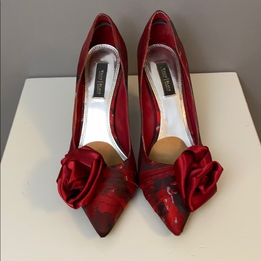 EUC White House Black Market Red Pump size 6.6